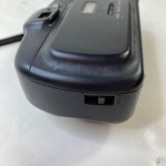 Minolta Freedom Action Zoom AF 35mm Film Camera Point & Shoot w/ flash - Picture 8 of 9